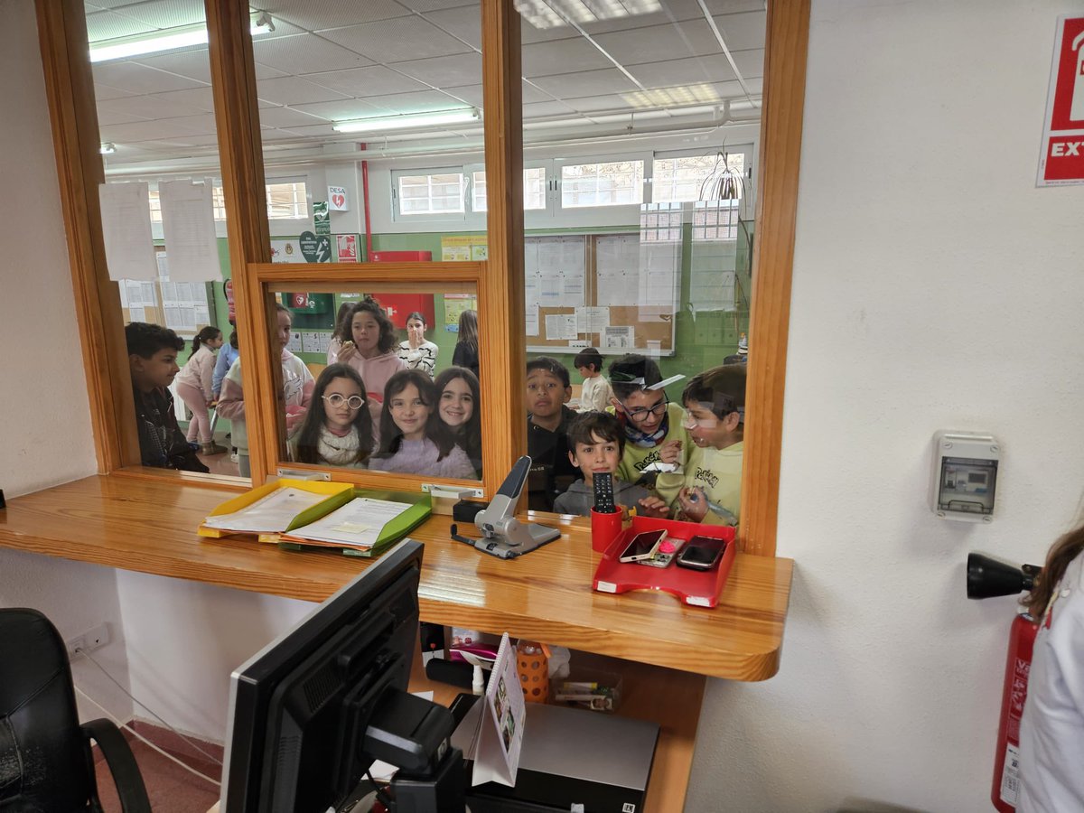 CEIP_AnaCaicedo's tweet image. 💕💖SAN VALENTÍN💖💕

🎶❤️El amor y la amistad resuenan en nuestro cole!🎶❤️ 

Los alumnos han compartido su cariño dedicando canciones a sus mejores amigos por la megafonía del cole🎤✨ junto a un bonito mensaje en inglés.

#CEIPAnaCaicedo
#SanValentin 
#QueNoTeLoCuenten