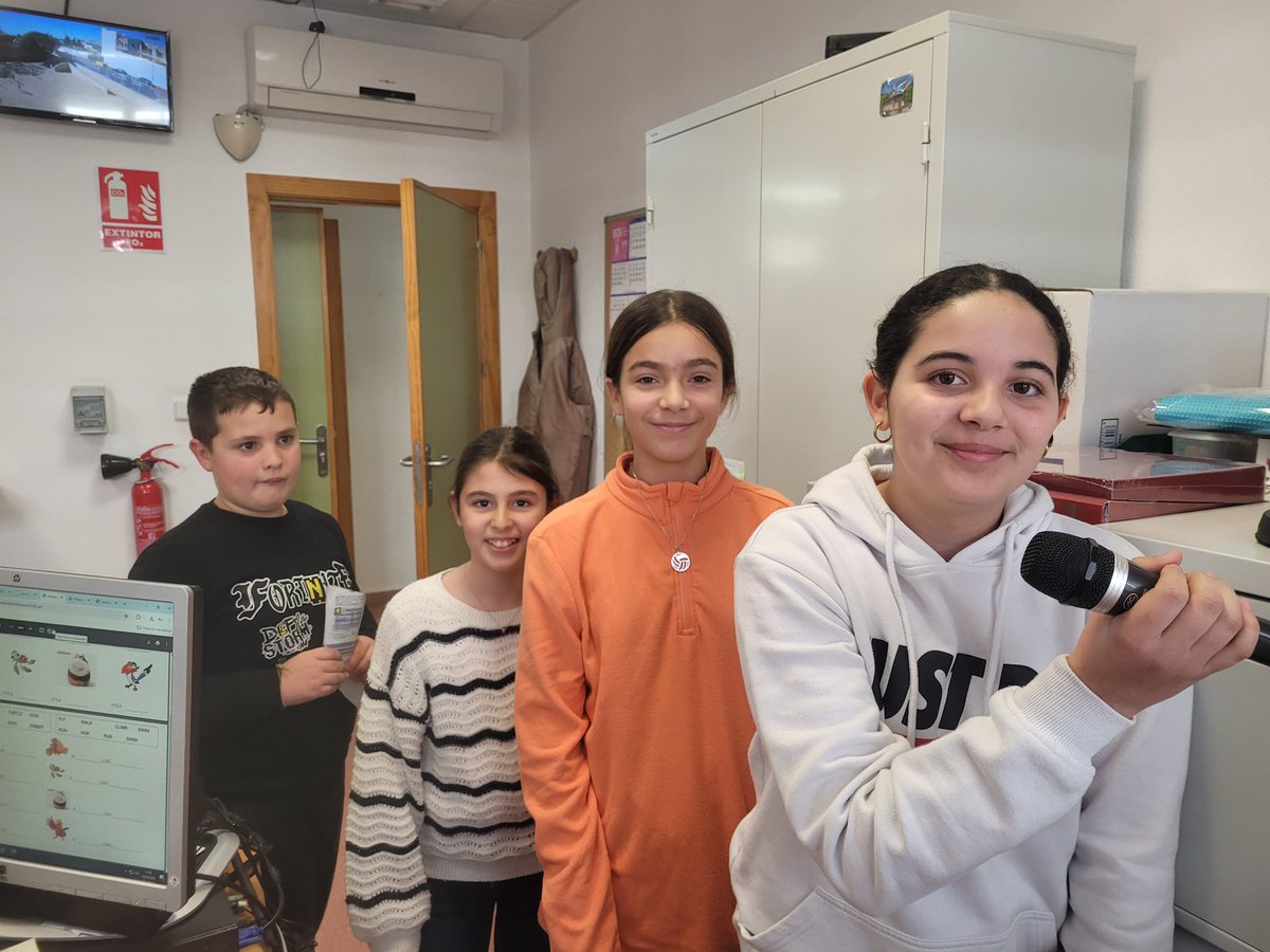 CEIP_AnaCaicedo's tweet image. 💕💖SAN VALENTÍN💖💕

🎶❤️El amor y la amistad resuenan en nuestro cole!🎶❤️ 

Los alumnos han compartido su cariño dedicando canciones a sus mejores amigos por la megafonía del cole🎤✨ junto a un bonito mensaje en inglés.

#CEIPAnaCaicedo
#SanValentin 
#QueNoTeLoCuenten