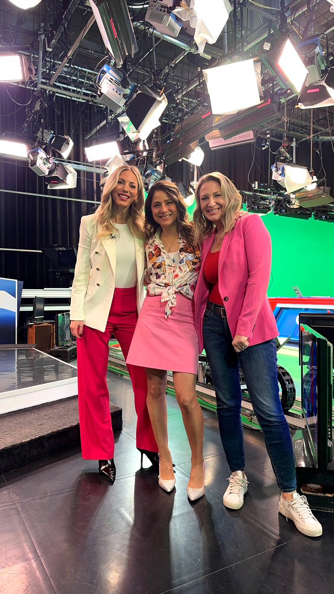 Happy Valentine’s Day!!! Love the Global News Morning girlies 🫶🏽💕
