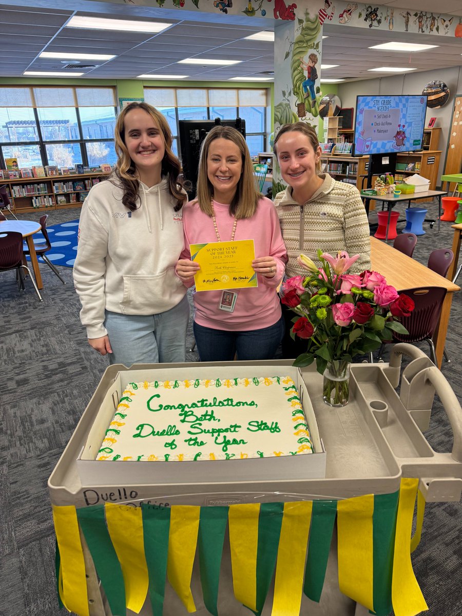 DUE_Principal's tweet image. Today we are showing extra love to Mrs. Beth Chapman, Duello&apos;s Support Staff of the Year! Thank you for all you do for our school community! 💚 #WeAreDuello #WeAreWentzville