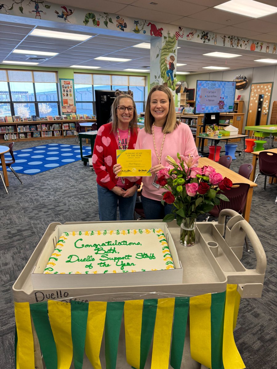 DUE_Principal's tweet image. Today we are showing extra love to Mrs. Beth Chapman, Duello&apos;s Support Staff of the Year! Thank you for all you do for our school community! 💚 #WeAreDuello #WeAreWentzville