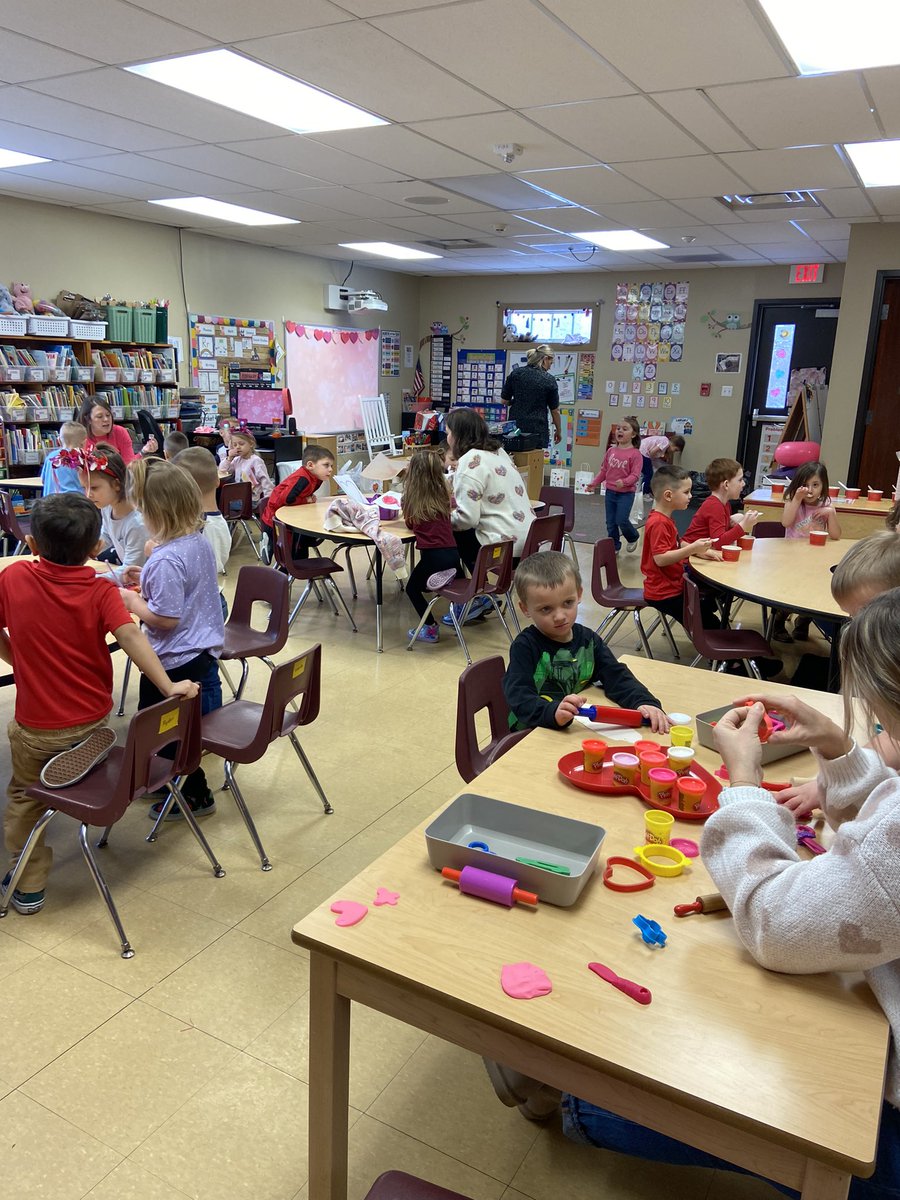 ClintonPreschoo's tweet image. Happy Valentine&apos;s Day! ❤️❤️❤️@ClintonPreschoo @CCSredwolves