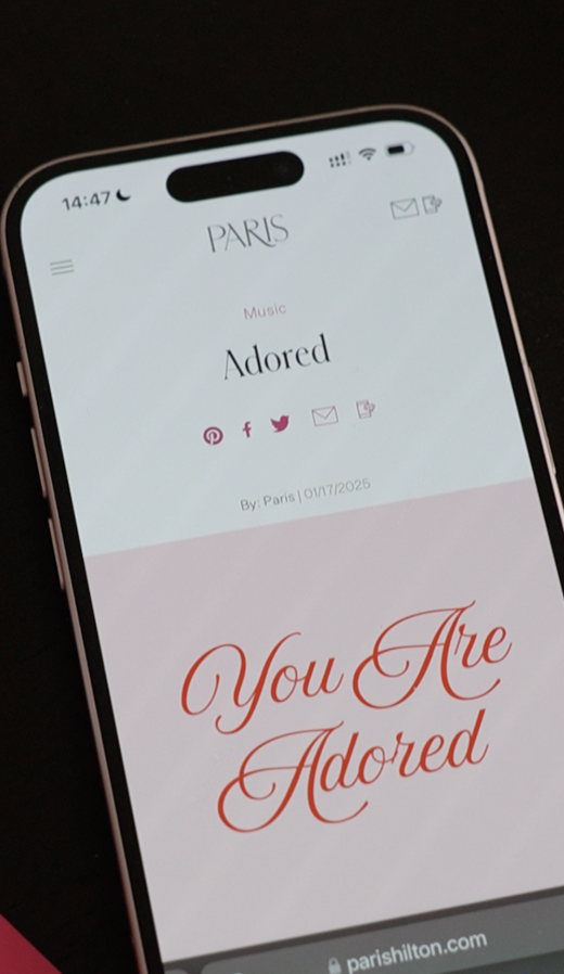 chippedsocial's tweet image. Sending love to @ParisHilton for her release of 'Adored'.
It is an honour to have Chipped included in the PR boxes that were sent to some truly incredible people 💕
For that special touch 💅 the nails linked to Pairs' new music video so it can be shared with just a tap ✨