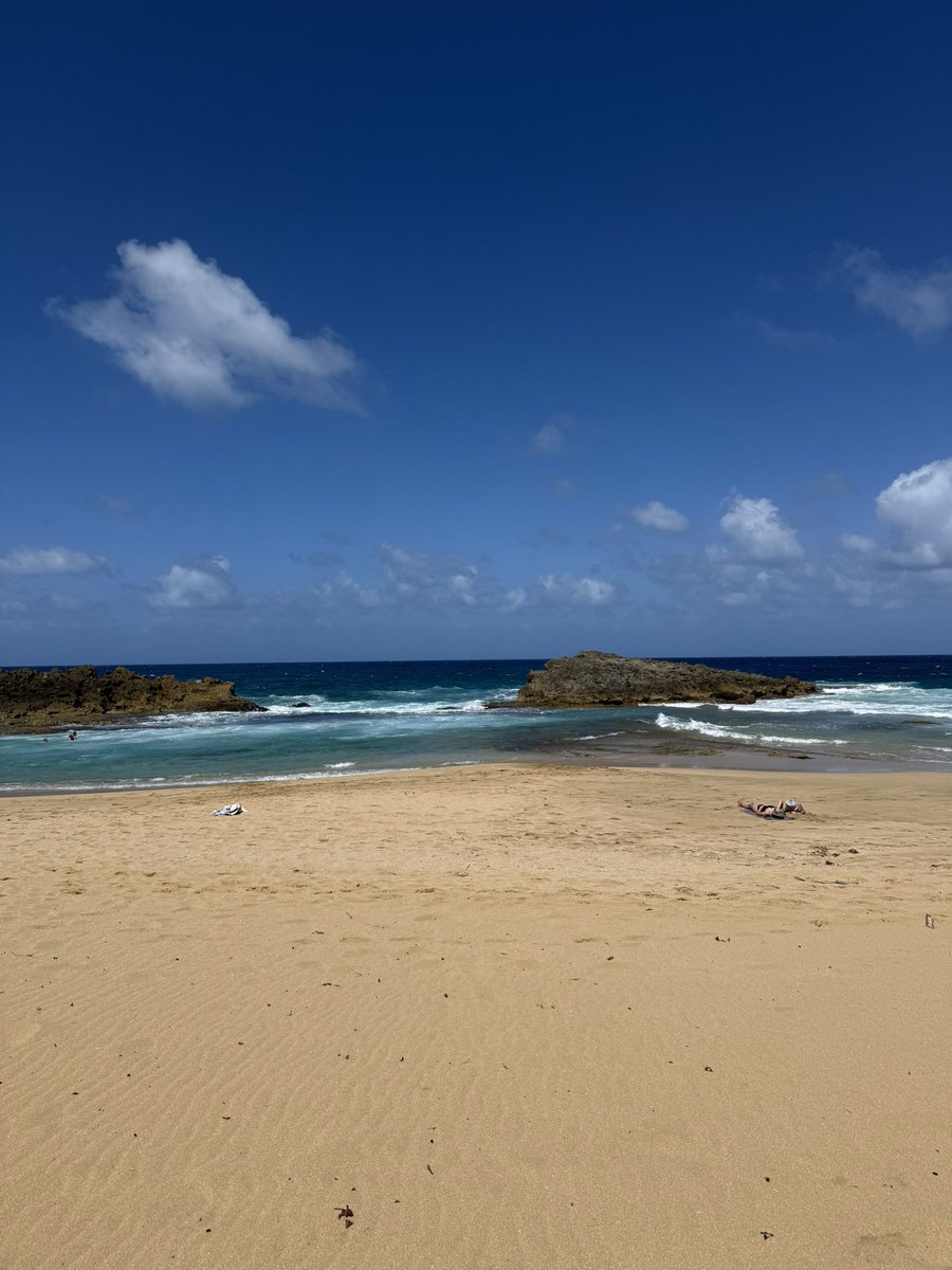 Rusty_gaming7's tweet image. Happy Valentine’s Day! We spent it on the beach, then a dinner by the ocean❤️