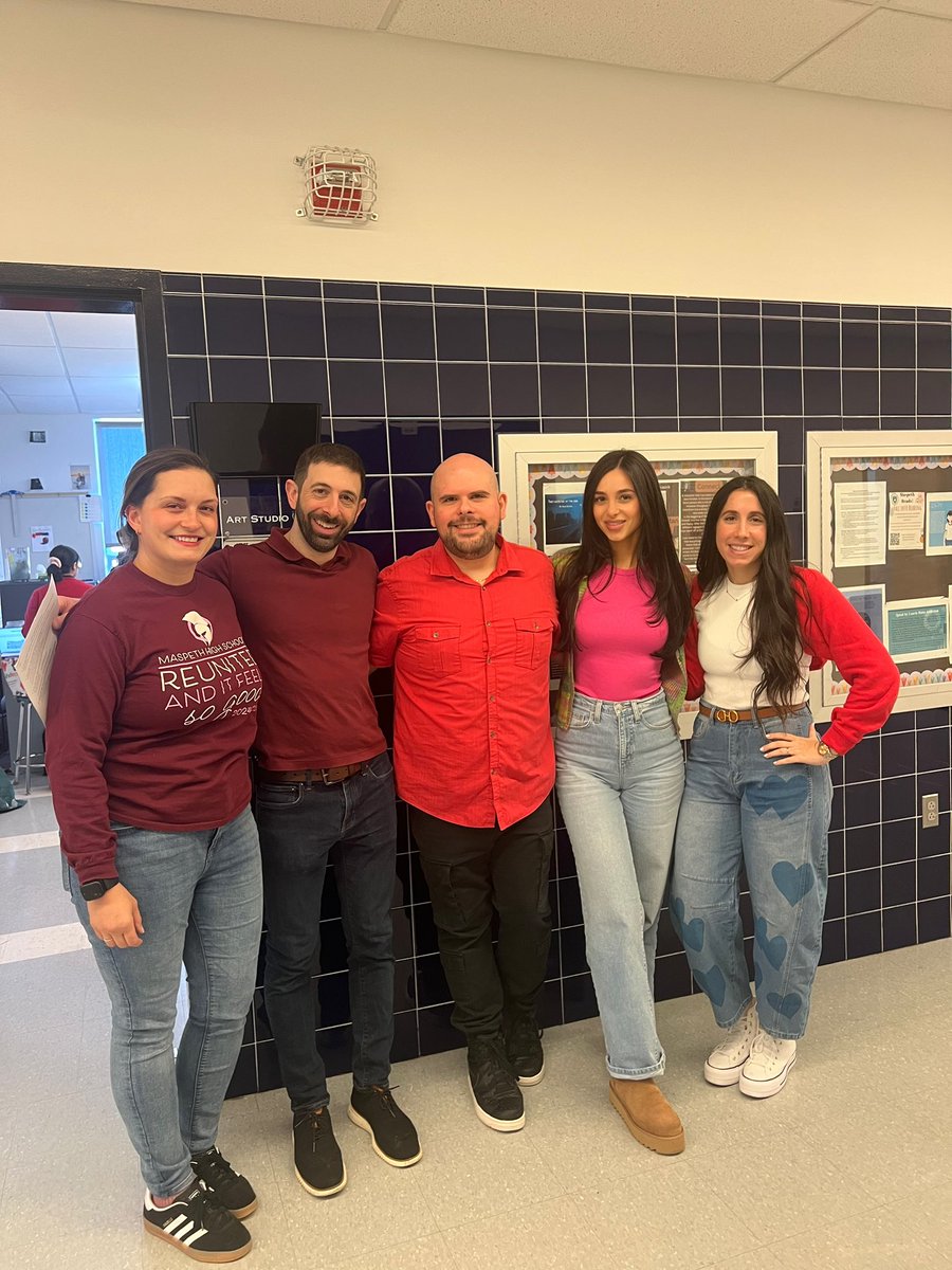 💘 Love and spirit were in full bloom at Maspeth today! 🌸❤️ From red to pink, our Argonauts rocked their Valentine’s Day colors and made the halls shine with festive vibes. 💕 #MaspethHS #ValentinesDayVibes