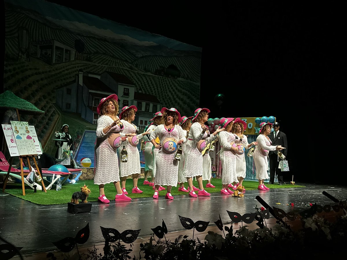 🎭 Llega el turno de la murga ‘Nunca es tarde si la finca es buena’ <a href="/ChirigotaSalar/">La Chirigota de Salar</a>, que viene desde Salar (Granada)

📲 En directo: youtube.com/live/Hr8dxVhUT…

#COACMLG #CarnavalMLG