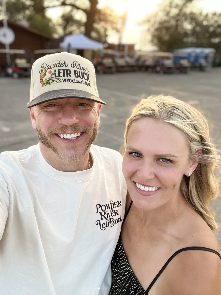 CoachSundance's tweet photo. MY VALENTINE 💘 
.
.
.
#PowderRiver🤠 https://t.co/0Ub7sA0S1z