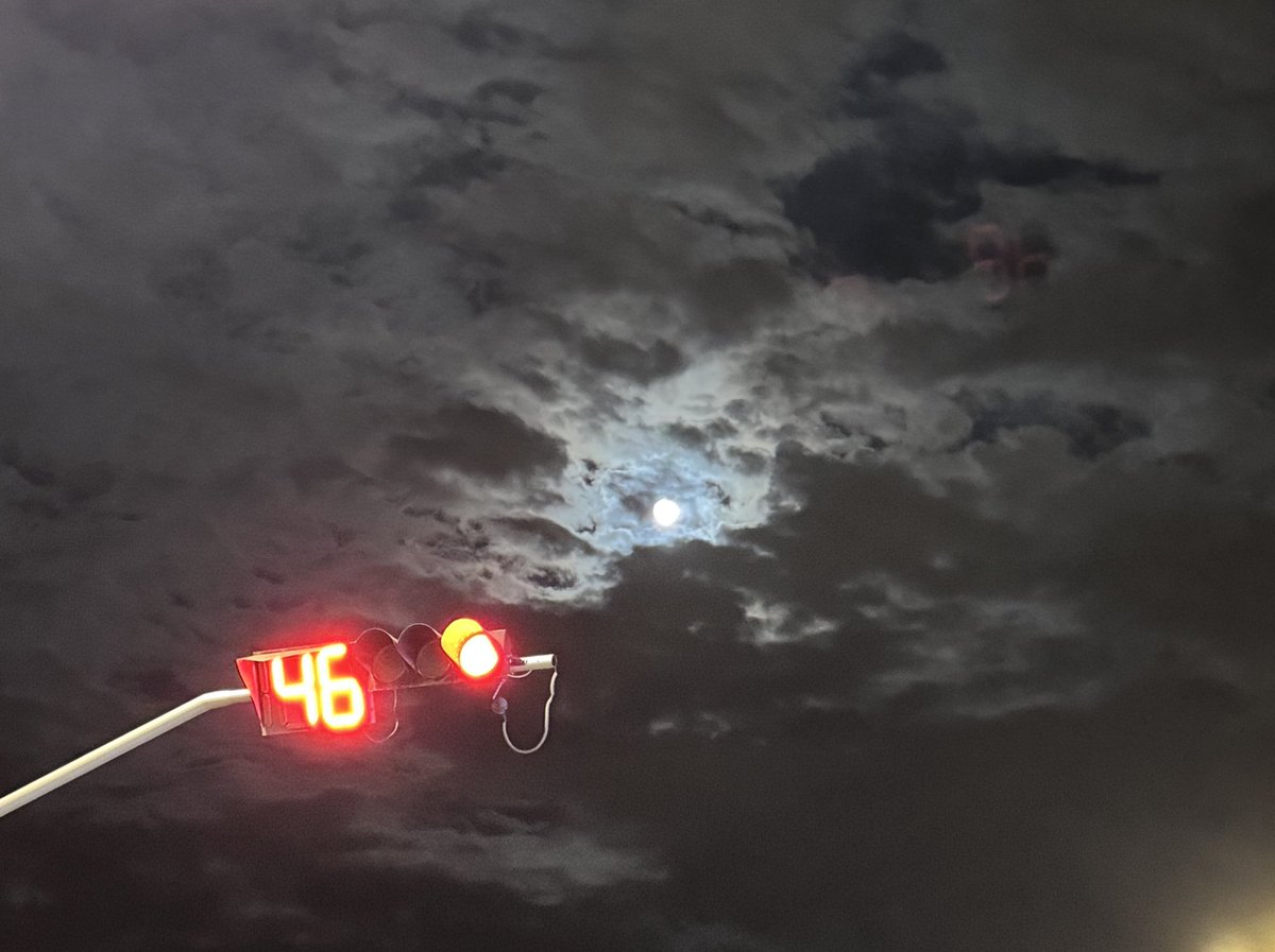 القمرر😢✨..