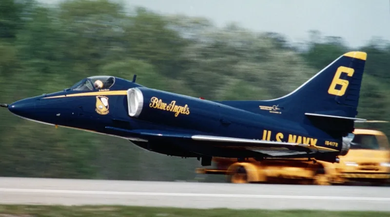jrcrum's tweet photo. @perpetuoasombro Always prefered the A-6 Blues. https://t.co/p4sv7e7nrk
