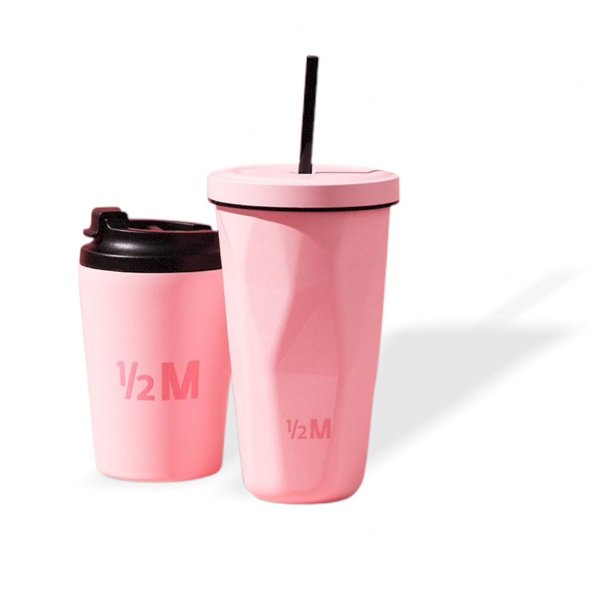 كان يشرب الشاهي في كوب جبن سائل والحين واقف طابور ساعة عشان ياخذ كوب من هاف ملين بعد ماصار اسمه (مق)