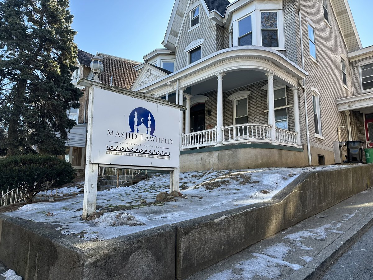 anwarphilly's tweet image. Alhamdulilah, I had the opportunity to pray the first Jumu’ah prayer with my brothers at Masjid Tawheed (Allentown, PA). May Allah grant them success and allow the masjid to be a place where Allah is worshipped alone and where correct knowledge and Sunnah is disseminated. Amīn.