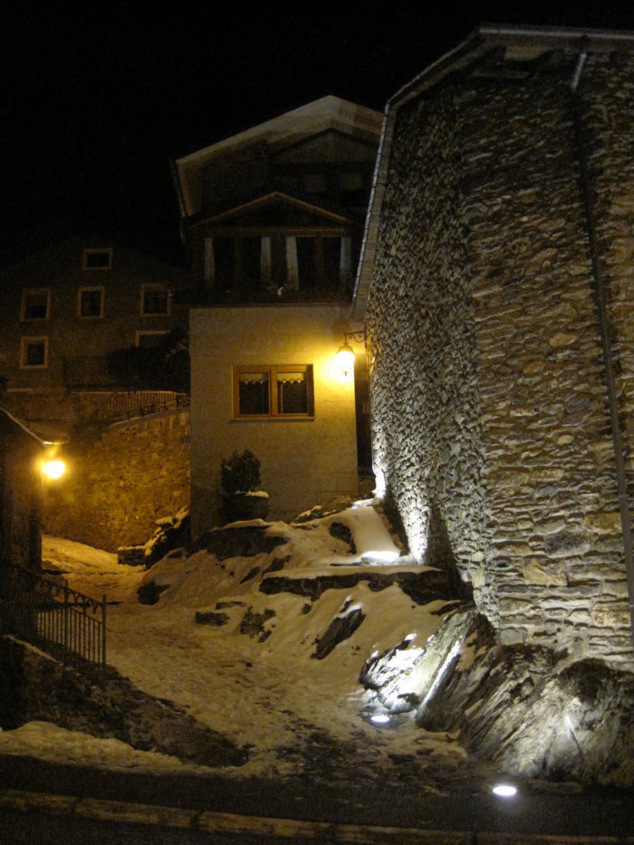 #BonaNit, #Tuiterlanders!!!
Des d'#Arinsal amb tot preparat per a una bona jornada a les pistes de <a href="/palarinsal/">Pal Arinsal</a> demà #dissabte!!!
A descansar, que s'ha de matinar...
😴😴😴