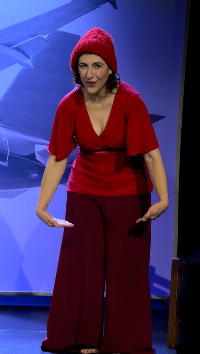 Feliz día de San Valentín! ♥️
Aquí unas fotos de Instrucciones para volar que me compartió Diana Zavaleta 💕
Seguimos en <a href="/teatroinbal/">Coordinación Nacional de Teatro</a> ahora martes y miércoles a las 8pm, a partir del 18 de febrero. VEN