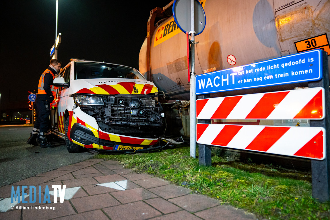 Aanrijding tussen goederentrein en ProRail-busje in Botlek Rotterdam
