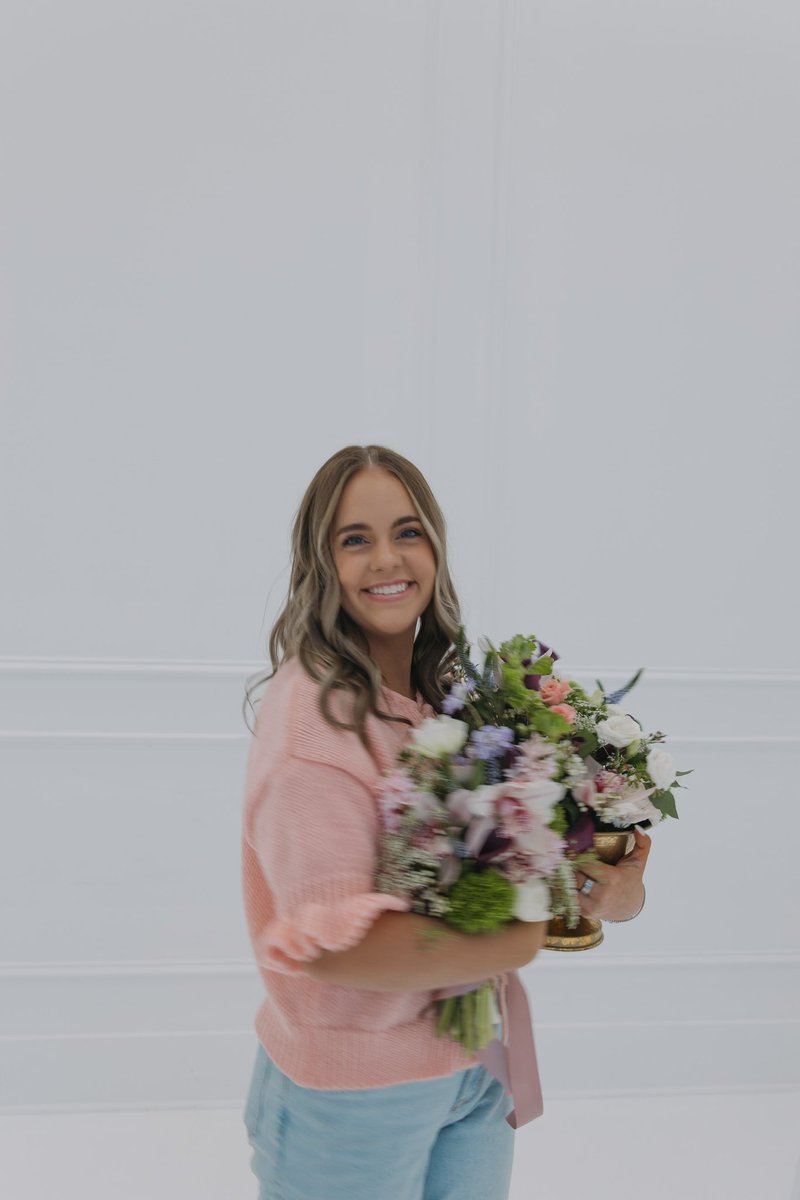 purcell_brooke's tweet photo. Happy Valentine’s 💌
xoxo, your favorite florist https://t.co/vfMfJomcg5