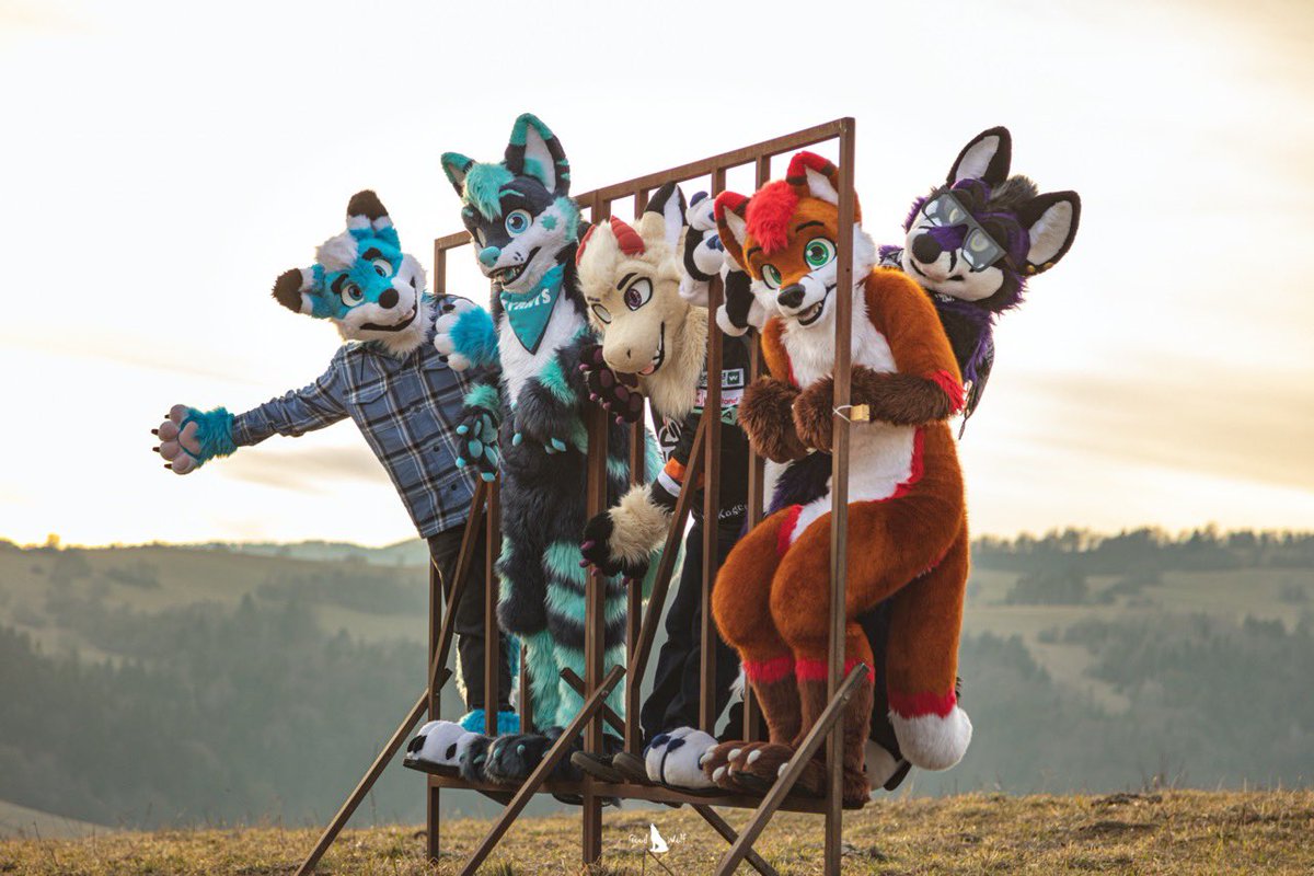 Seriously thought this thing would collapse on us lmao.

Little photshoot we did during Snowfur 2025!

📷: <a href="/GoodWolfSK/">GoodWolf</a> 
🧵:<a href="/_avafur_/">AvA</a> 

Peeps left to right : <a href="/TennyFox163/">Tenny ❄️</a> <a href="/ParadoxFoxCZ/">Paradox</a>  <a href="/ThalorinFox/">Thalorin</a> <a href="/ElthoOwo/">Eltho</a> 

#FursuitFriday