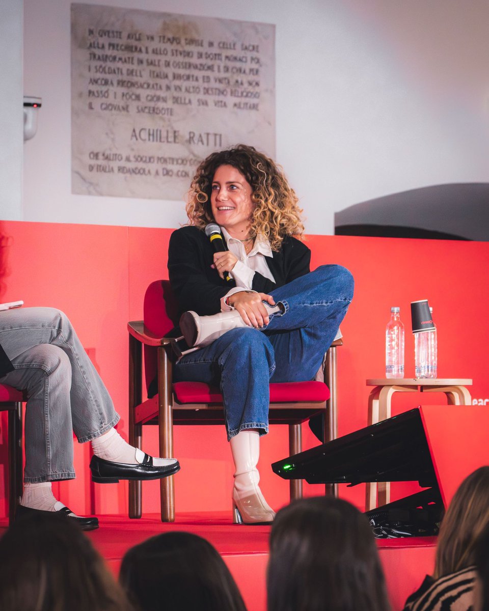 teIaiomagnetico's tweet photo. ascoltando una intervista a MARTA DONÀ su youtube mentre mi preparo per uscire #siamoDoni #Donaders #Tarmini https://t.co/D2TMsqTmSE