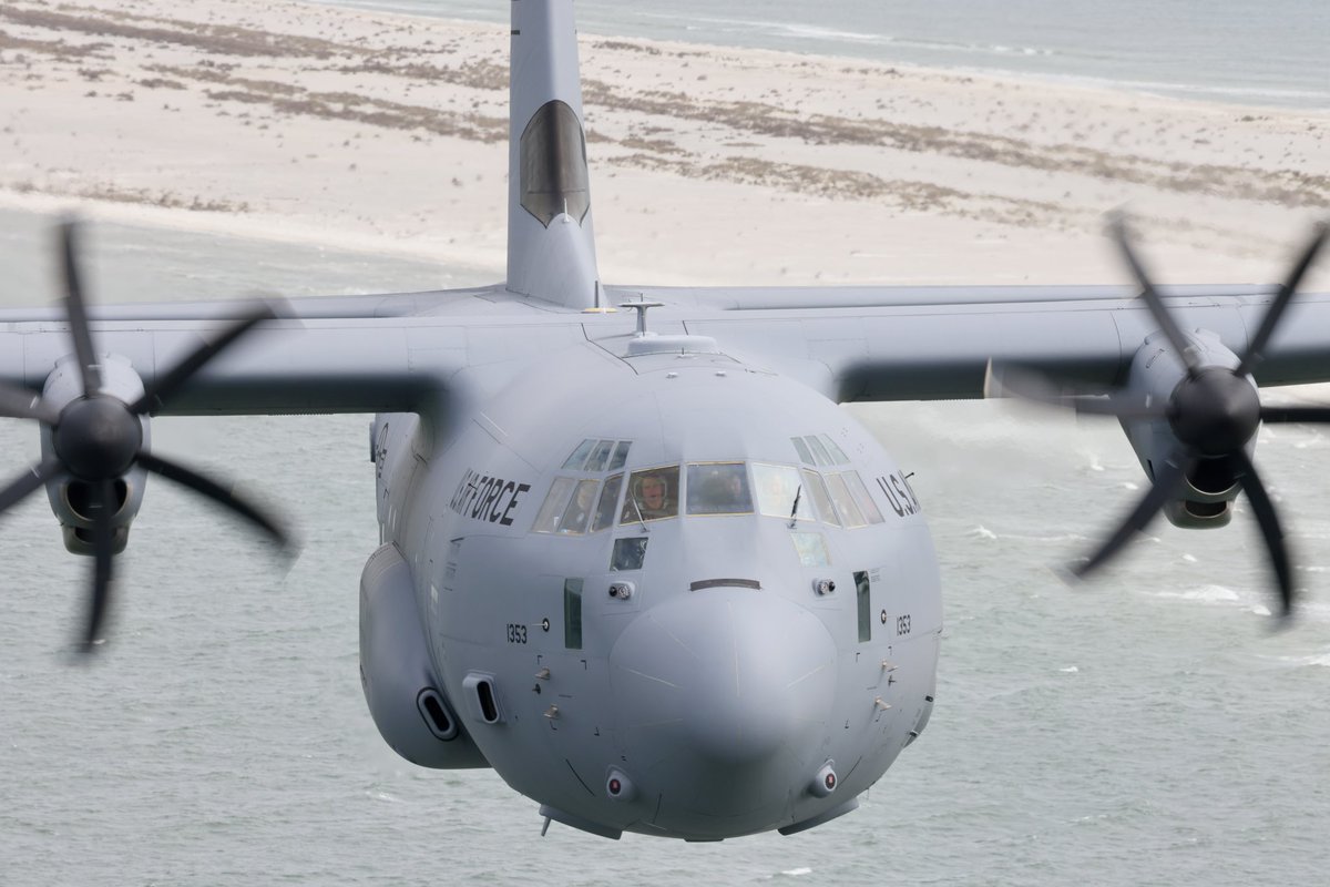 403rdWing's tweet photo. The 815th Airlift Squadron conducted a training mission yesterday in the local area sharpening their precision and proficiency in tactical airlift operations.
#ReadyToRespond #TacticalAirlift #FlyingJennies #readynow
Photos by Lt.Col. Mark Withee https://t.co/ljB6O0jEb0