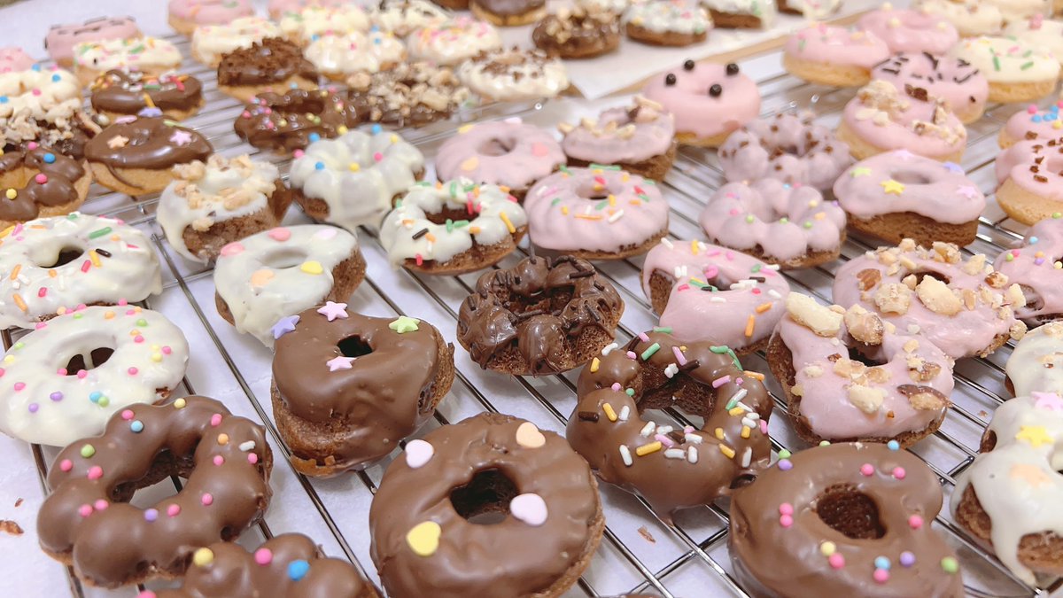 PLabka's tweet image. いっぱい作ったから見てー！🍩🍫
職場に持っていきます…！喜んでくれたらいいなー💝