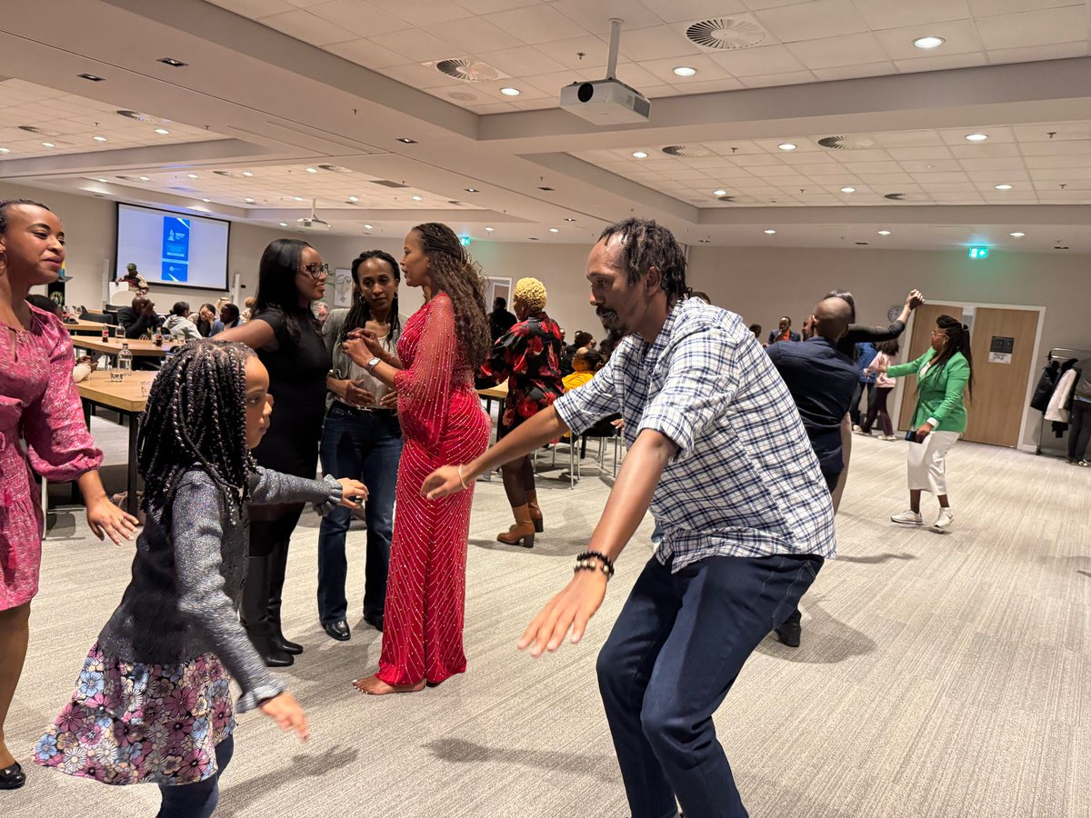 mucyowicyogere's tweet image. I.J.U.R.U ry' A.B.A.T.O !

#intore i #Rwanda 
#mpamirizaubuzima 
#mpamirizaurukundo 
#mpamirizaumurage

Ishusho: Rwibutso Judith  🙏🏾🙌🏽