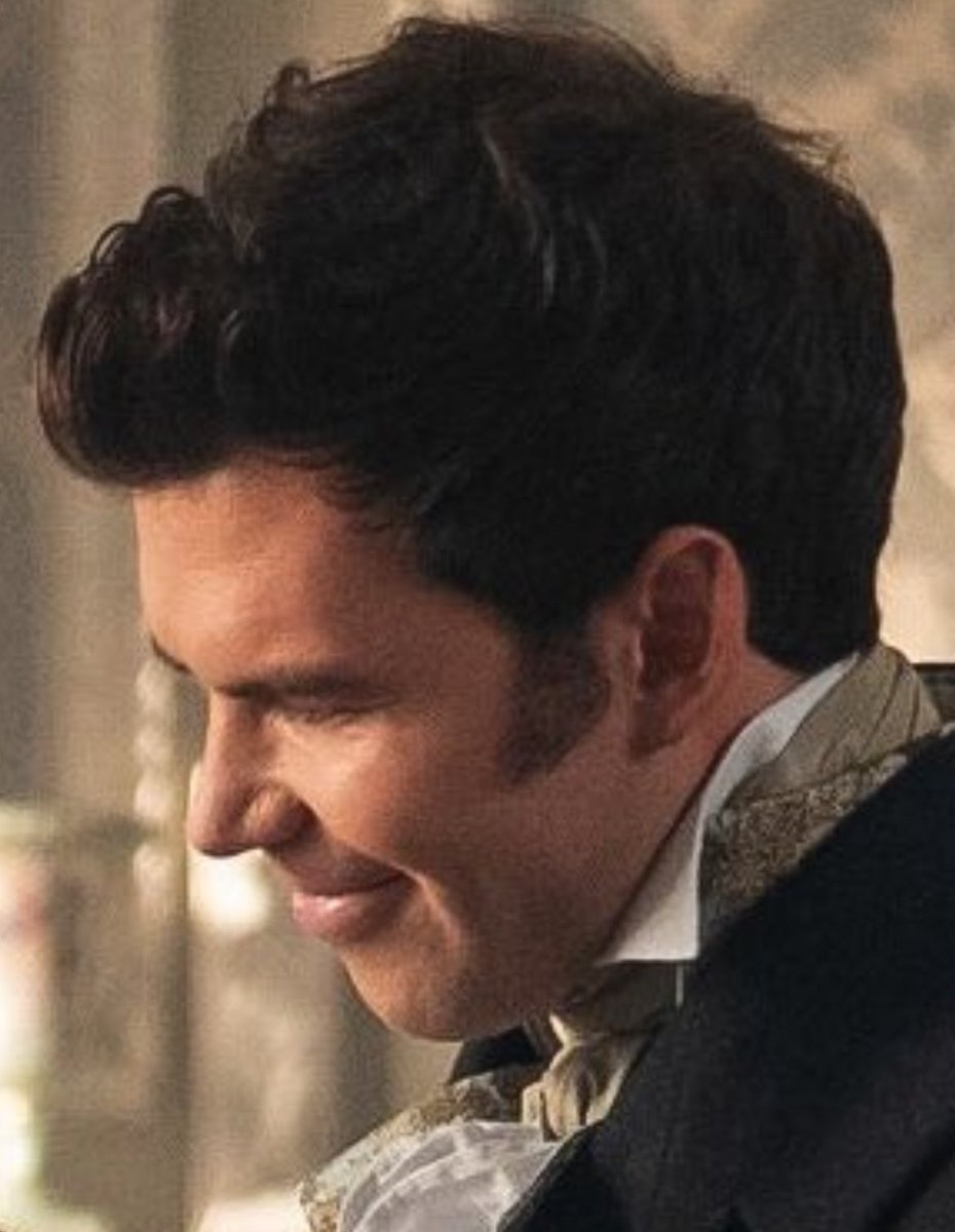 _gracieling's tweet image. THE ELF EARS???