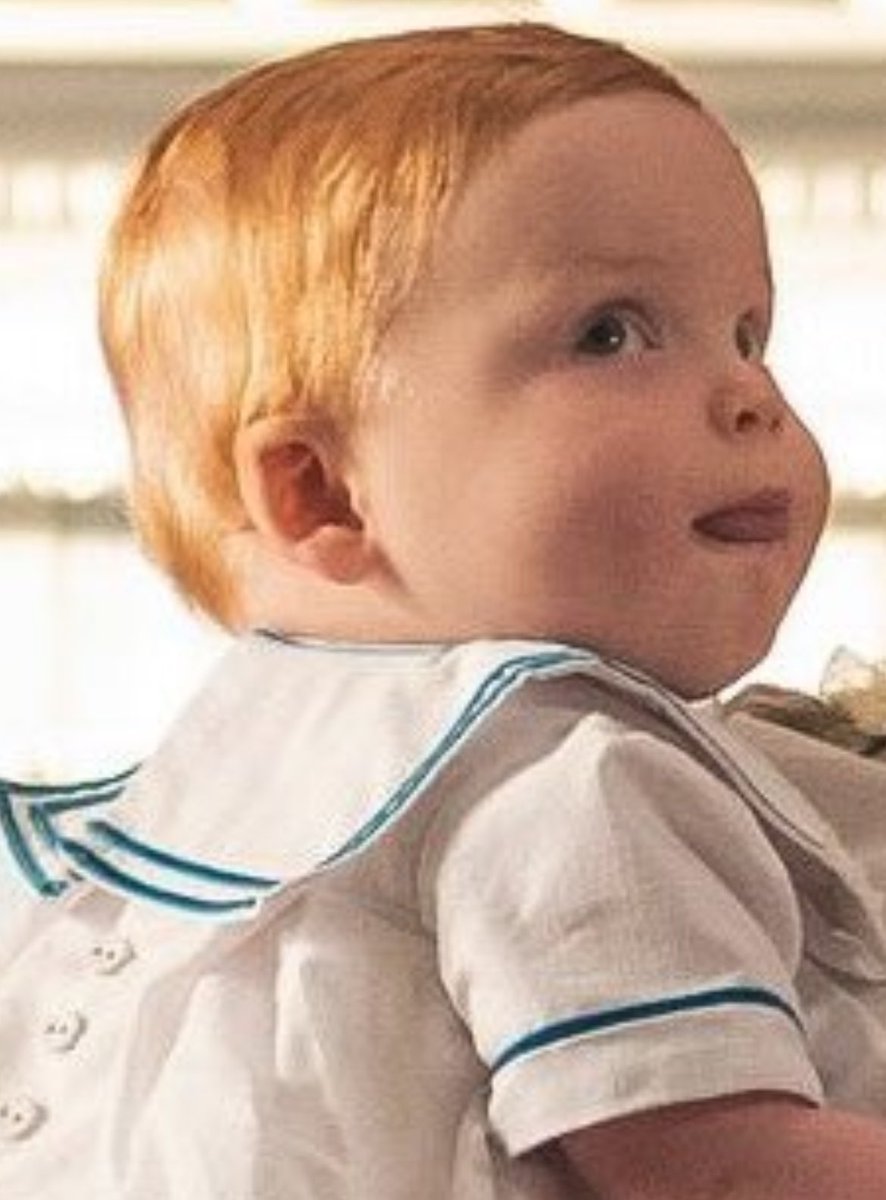 _gracieling's tweet image. THE ELF EARS???