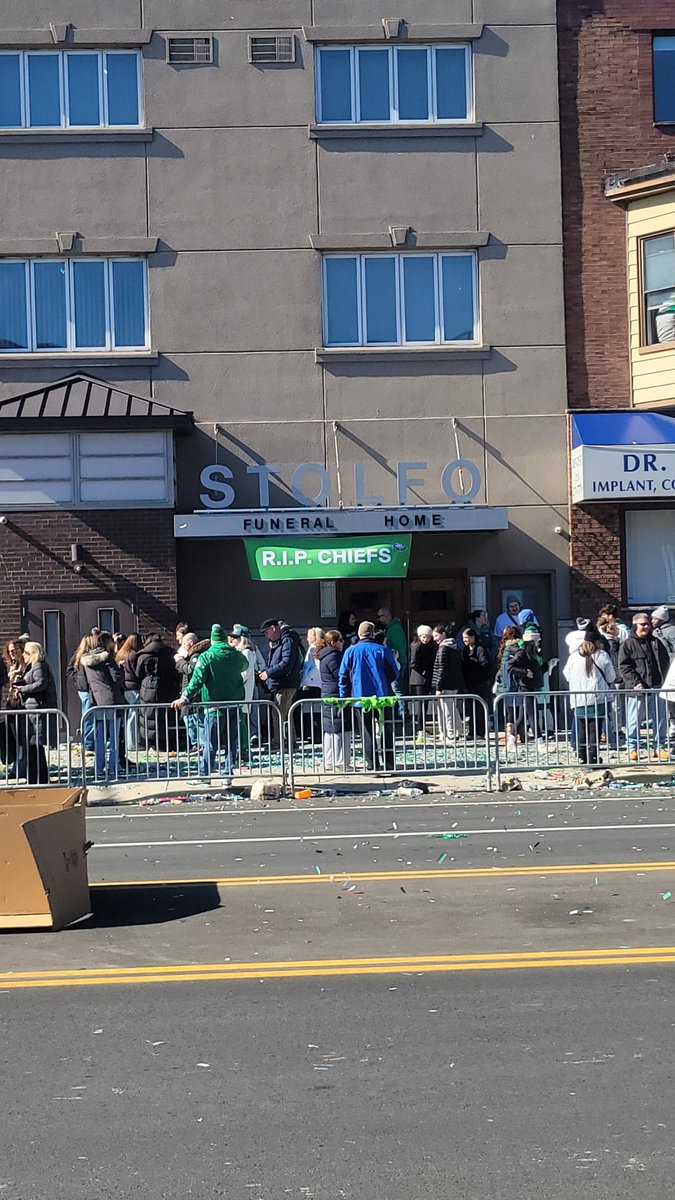 michaelromeo's tweet photo. No, they didn't. YES, THEY DID! #RIPCHIEFS Stolfo's Funeral Home #SouthPhilly #eaglesparade https://t.co/xBsq4tmYF4
