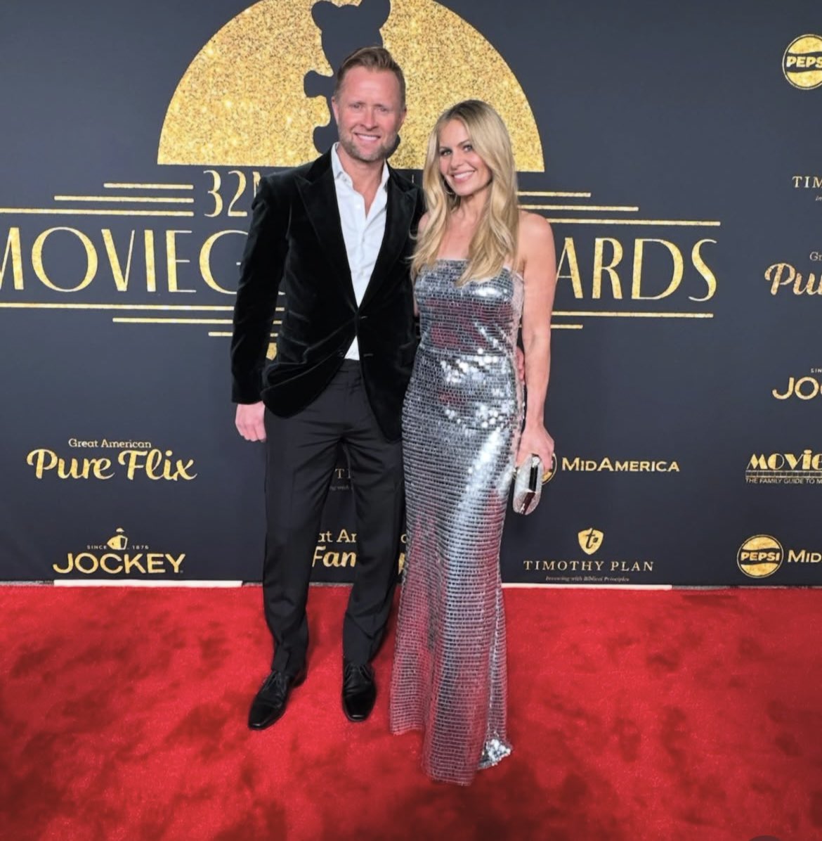 MrsDeejHale's tweet image. Happy Valentine’s Day to forever valentine!! I’m so grateful for you and our family!! Thank you for being the best dad and husband!!!❤️❤️😘🥰 @ExpertOfFood