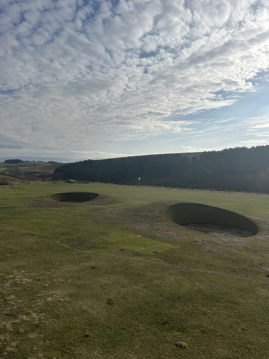 The bunkers on the 5th are now built and looking great! 4 down 6 to go! 😰 next stop the 15th!