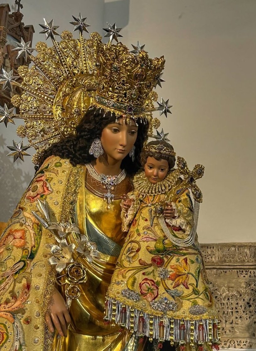 arteperea's tweet photo. 🧵🧵 ¡La Virgen de los Desamparados en Sevilla! Esta es su primera visita a la ciudad y, para la ocasión, luce el manto del centenario en lugar de los habituales mantos de brocado que le regalan sus devotos. ¡Una ocasión única que no te puedes perder!⏬⏬ https://t.co/Q9cExiqcj7