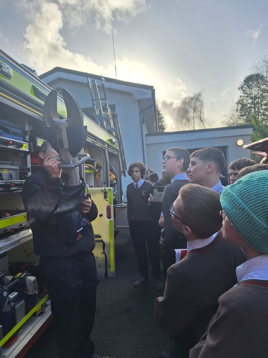 Diolch i Meilyr a Dylan yng Ngorsaf Dân Tregaron am y croeso yn ddiweddar. Roedd yr ymweliad yn rhan o bennod Waliau'n Siarad bl 8. Cadwch lygad yn agored am y penllanw! <a href="/YsgolHR/">Ysgol Henry Richard</a> 🔥🚒🚨👩‍🚒🧯