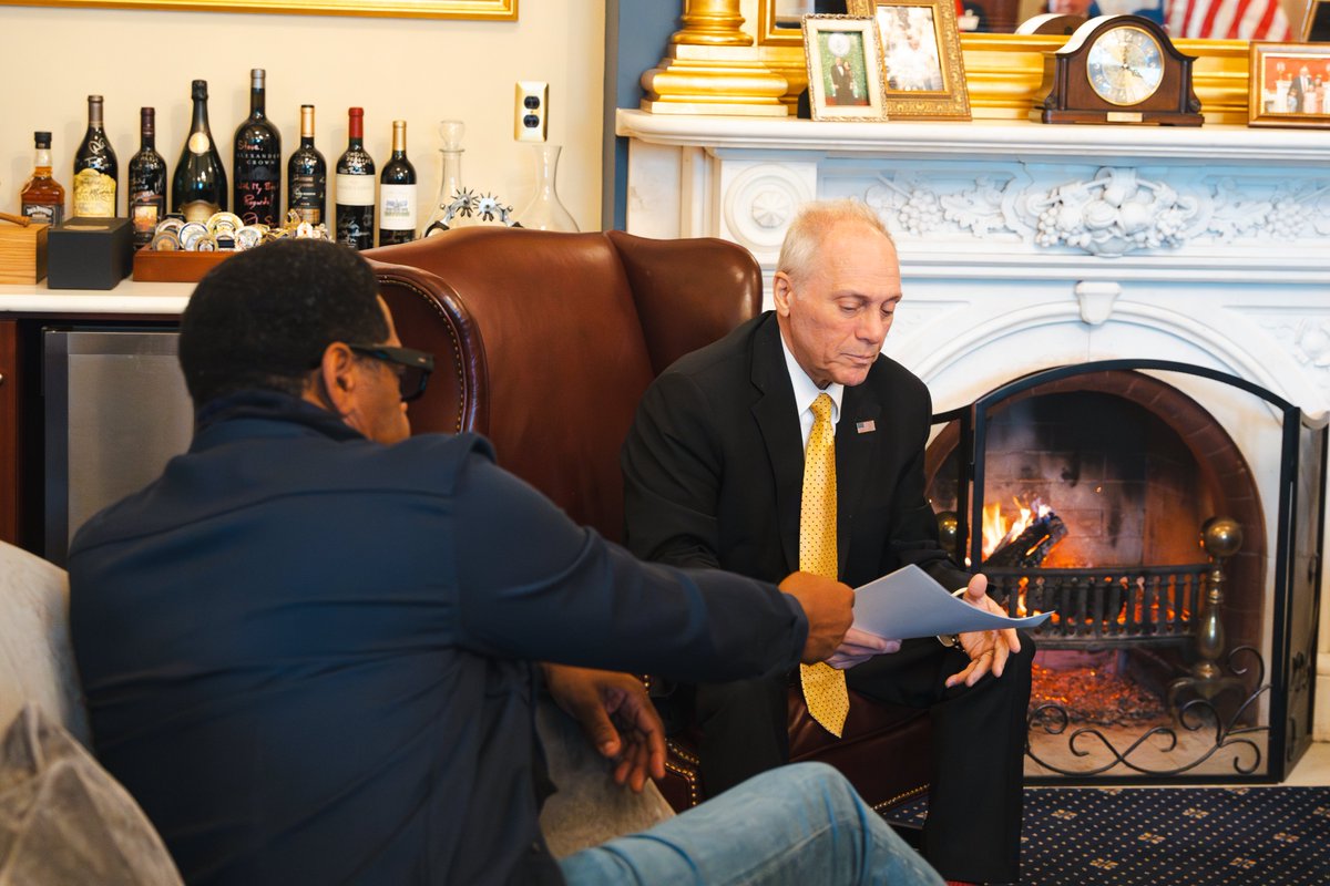 SoundExchange's tweet image. Yesterday, @BoyzIIMen delivered a letter signed by 300+ artists asking lawmakers to pass the American Music Fairness Act.

The iconic R&amp;amp;B group met with democratic and republican lawmakers to discuss why artists should be paid when their music is played on AM/FM radio.

Read…