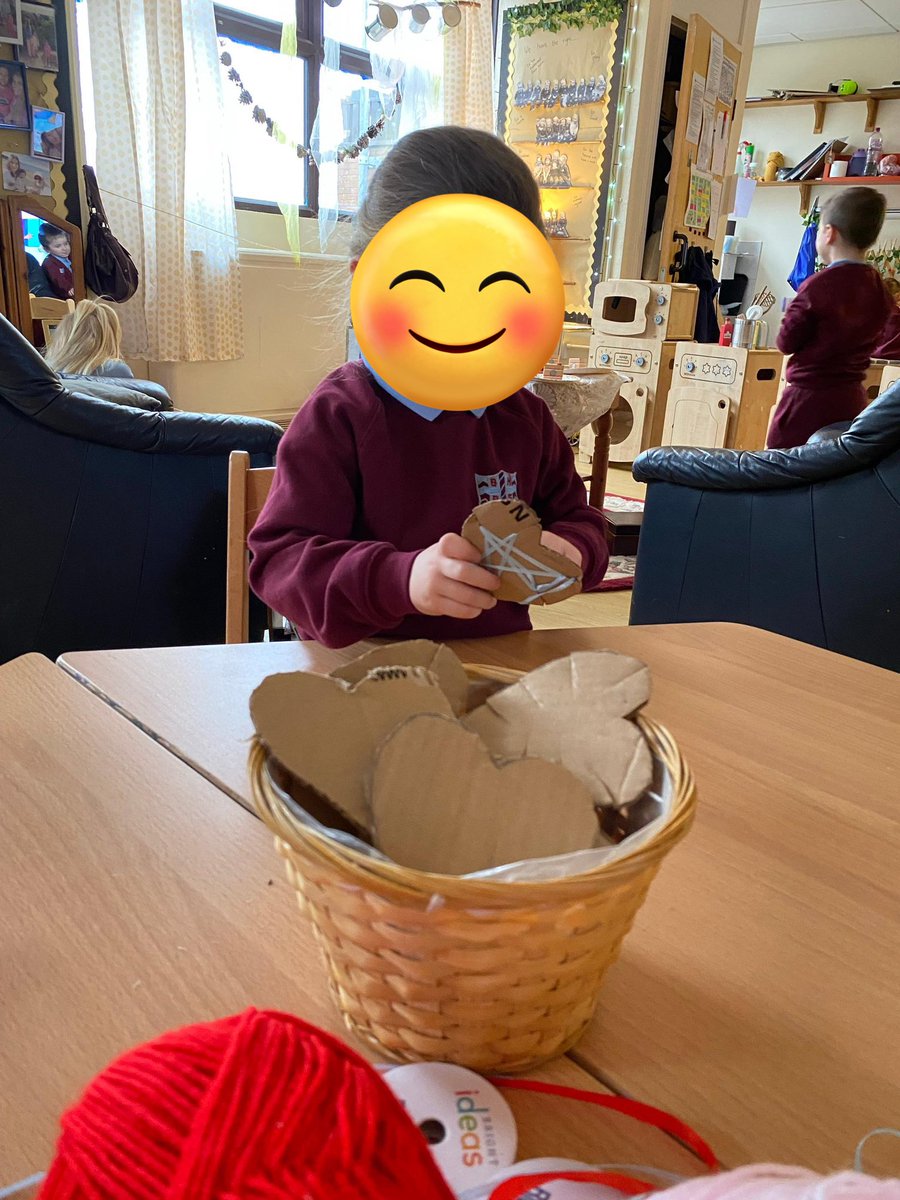 MrsJamesBHPS's tweet photo. #NurseryBHPS enjoyed Froebel Friday. #clay #sewing and #woodwork. @BeaufortHillPri @EAS_EarlyYears @FroebelTrust https://t.co/aOxFAk3lf5