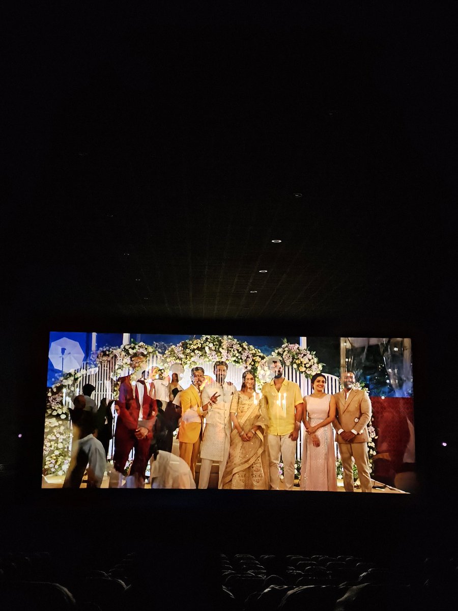AnasAppu2's tweet photo. #Bromance Decent first half &amp; good second half &amp; climax👌🔥last 20 minutes🔥👌👏Sangeeth steals the show🔥Mahima kasargold slang superb👌🔥Mathew over the top performance 🙏Arjun&amp;shajon👌🔥Music&amp;Bgm👌🔥most of the humours worked very well🔥👌 https://t.co/IzeZmVCmtW