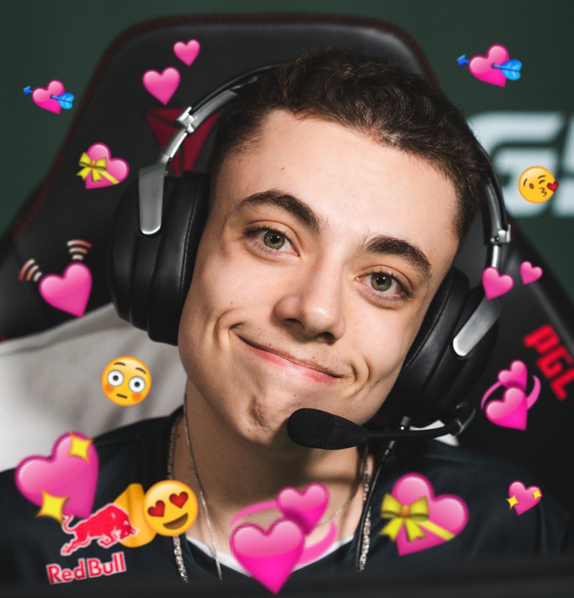 Roses are red,
Violets are blue,
Bears are sweet,
and Krimbo loves you 💖