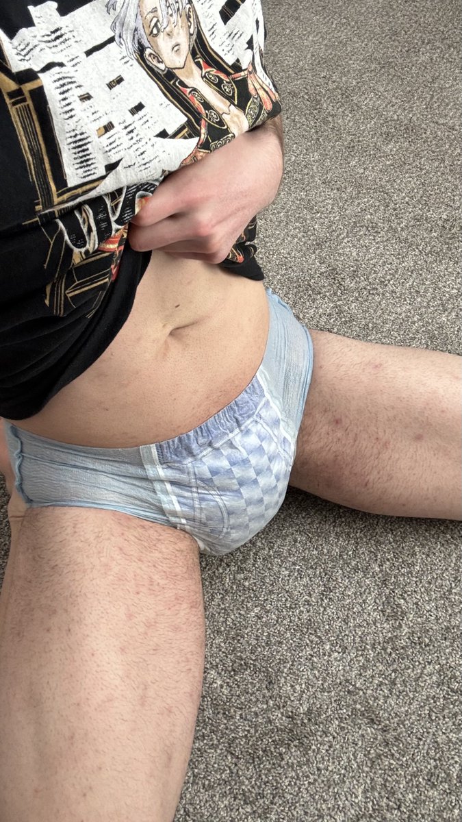 I’m not sure why I keep trying these silly pull-ups. Might need to “upgrade” back to some thicker underwear.

#diaper #diaperboy #pullups #wetdiaper