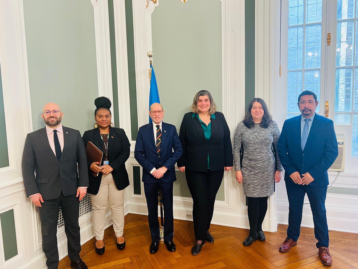 Bulgaria 🇧🇬 and Papua New Guinea 🇵🇬 have officially established diplomatic relations today. The Joint Communiqué was signed by H.E. Lachezara Stoeva and H.E. Fred Sarufa. We look forward to strengthening our ties and fostering closer cooperation.