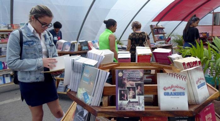 YiselArtil7743's tweet photo. La XXXIII Feria Internacional del Libro transforma a #Cuba en un gran escenario para el arte, la lectura y la reflexión. Una fiesta para el alma y la mente, donde las palabras construyen puentes. 🌎📖 #CubaLee #FILCuba2025
#CubaEsCultura https://t.co/TDUNth0Xkz