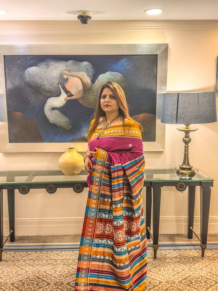 ShwetaYMahendra's tweet photo. LOVE FOR SAREES :ORISSA SPECIAL
A Mulberry Silk Saree with a Jalla Pallu woven with the #KonarkChakra and #Airavat #motif is a masterpiece of elegance and tradition. The Konark Chakra, symbolizing time and progress, paired with the Airavat, the divine elephant of Indra, adds a regal and spiritual charm to the saree.
Representing our culture, very sophisticated.
Believe me all designer sarees are with shelf life like perishable food. These sarees are for lifetime, it is an investment to pass to next generation.
All tourists must buy these pieces of art. The weavers are just awesome in Orissa creating a monument not simple saree. 

@TourismandAntiq @TexMinIndia @MinOfCultureGoI