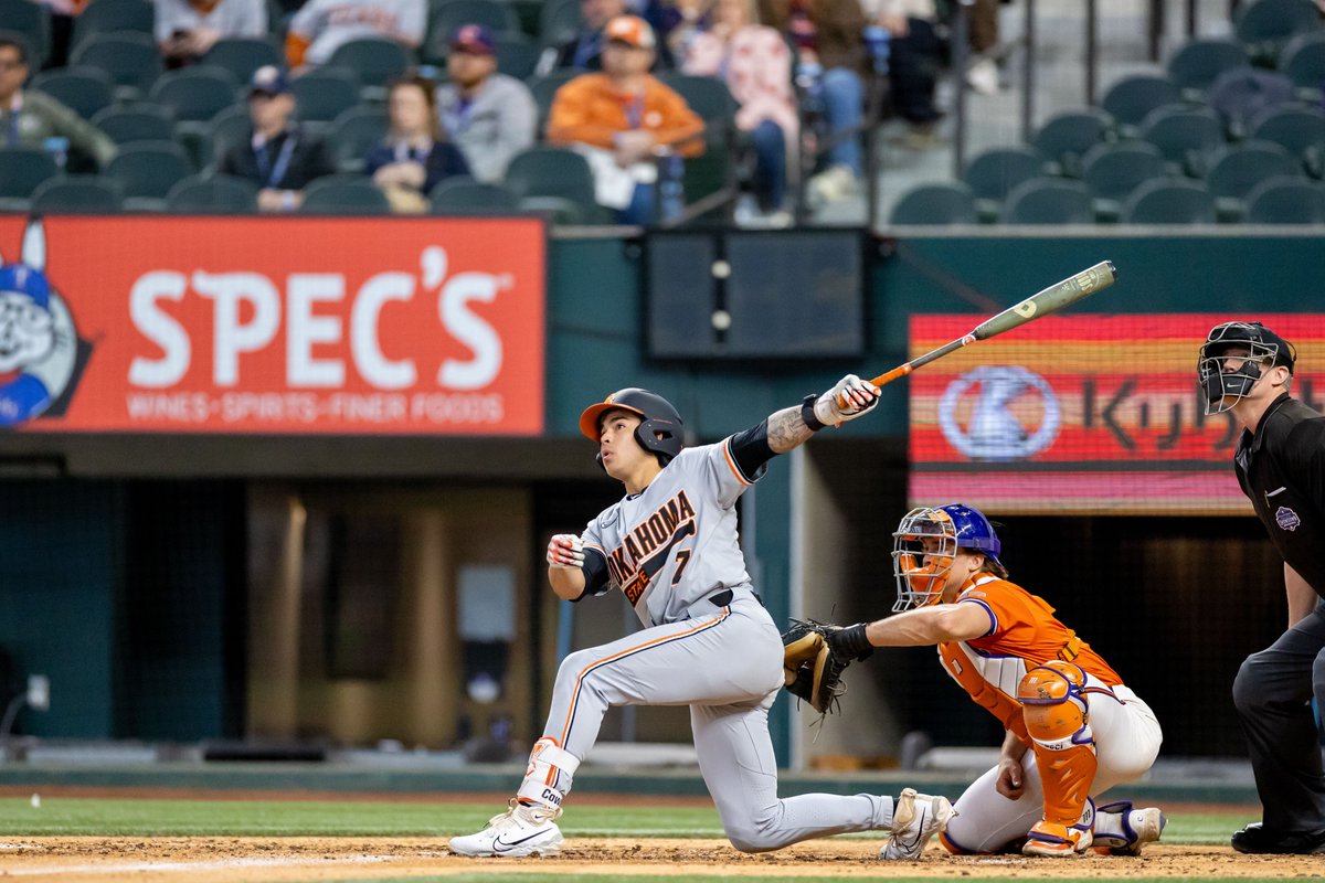 DET_Guru_Kurt's tweet image. First HR of the #ShrinersShowdown is AO doing his best Adrian Beltre impersonation inside @GlobeLifeField.

@OSUBaseball has their bats ready this morning, @Prospects1500.

📸: @DreamToBeIconic