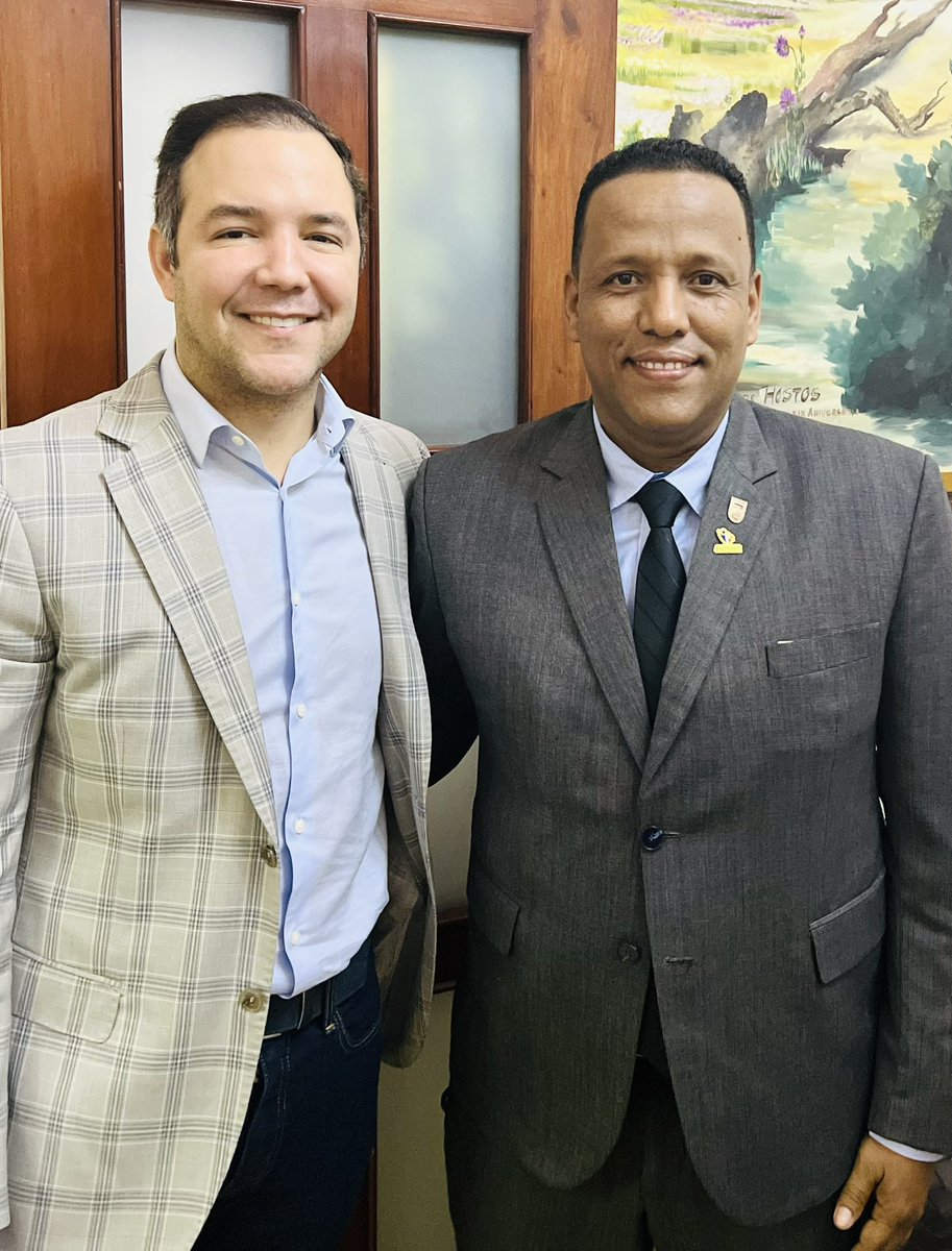 leoaquinog's tweet photo. Un honor estar junto hoy a nuestro Secretario General del PLD @JohnnyPujols
@PLDenlinea
@DaniloMedina
@renepolancov
#YoSoyPLD https://t.co/lKvozljf6a