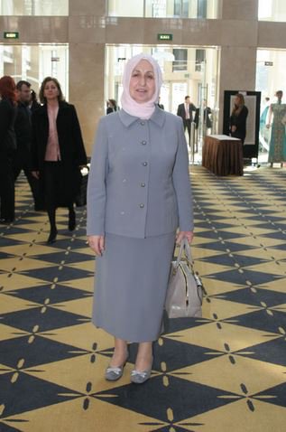 Birçok hastalığı olan hayırsever Melek İpek, 7 yıl 6 ay hapis cezasına çarptırıldı. 9 Kasım'dan beri Sincan Cezaevinde bulunan İpek görüşlere tekerlekli sandalyeyle getiriliyor. 
Kanunen tespit edilmiş hiçbir suçu bulunmayan İpek tahliye edilmeli!

YaşlıHasta MahpuslaraTahliye