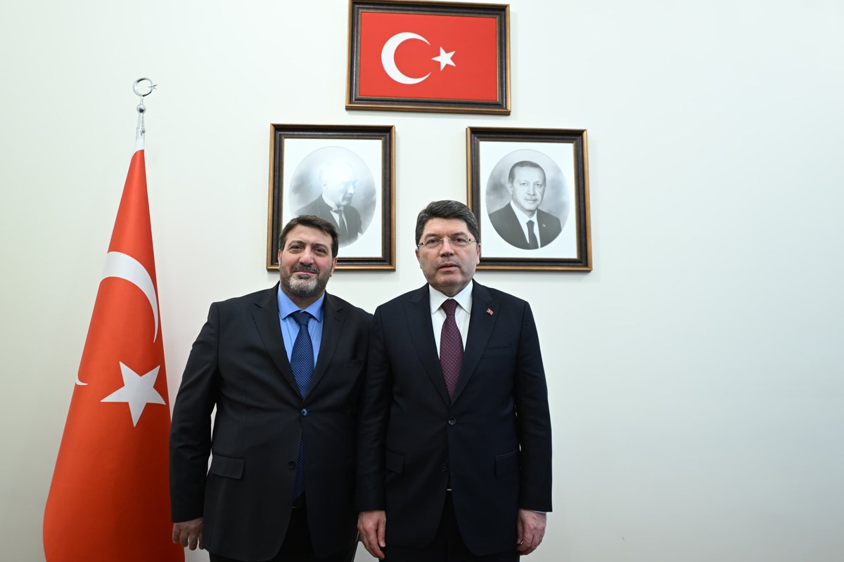 Adalet Bakanımız 
Sayın Yılmaz TUNÇ’u  ziyaret ettik,nazik karşılaması için çok teşekkür ederim.
<a href="/yilmaztunc/">Yılmaz TUNÇ</a>
