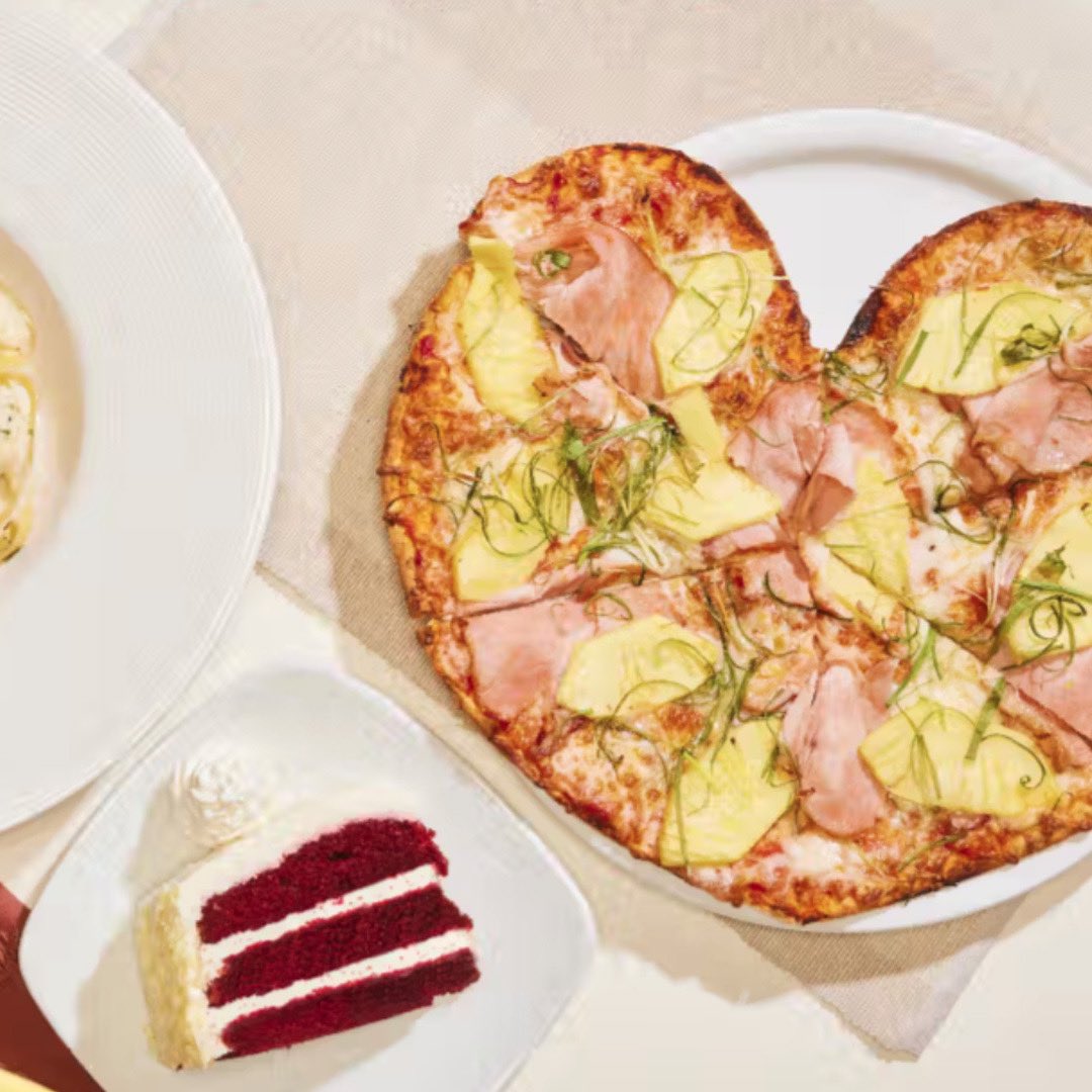Treat your sweetheart to a delicious Valentine’s Day dinner for two at California Pizza Kitchen, featuring one shareable starter, two entrées and a delicious dessert ❤️ February 14. shoplakes.com/events/valenti…