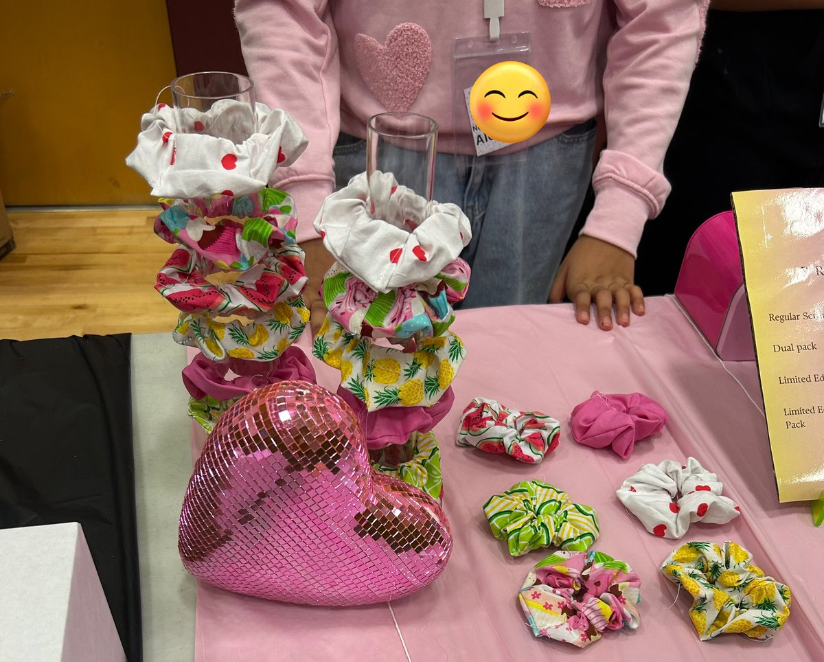 MsAguilar_SS's tweet photo. Supporting our students at GT Market Day. They created so many amazing products 💟 https://t.co/KFi8pFFv5F