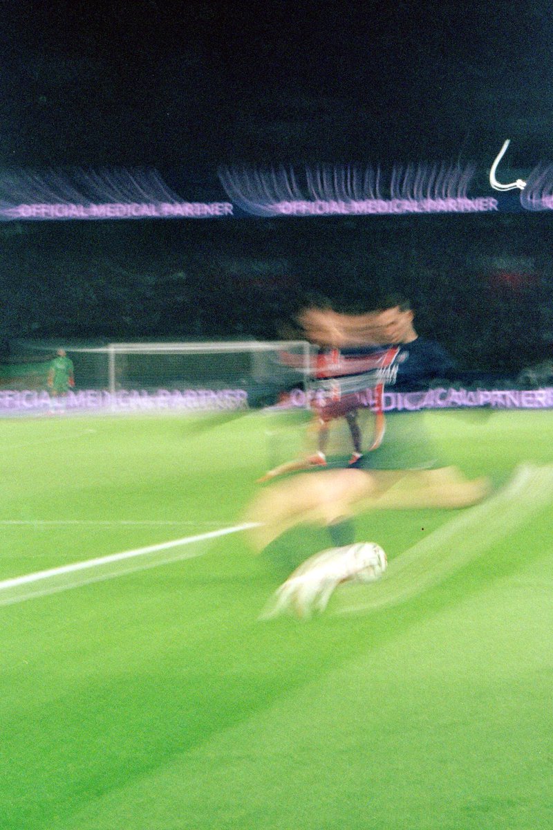 sabsinghh's tweet photo. La semaine dernière, j’ai eu l’opportunité de photographier mon premier match au Parc des Princes, c’était juste fou, merci @AnalogFootball 🩶 (le tout à la @CineStillFilm 800T bien sûr 🎞️) https://t.co/2BvDpijOen