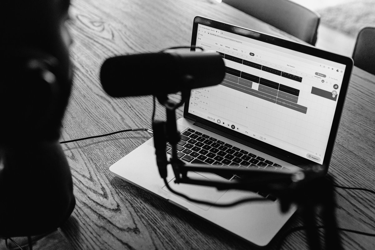 MusicLawPro's tweet photo. Need to know how to memorialize payment terms, royalties, and credit when producing for an artist? Let Music Law Pro help! Find out more: Link in bio. 

#MusicIndustry #MusicLawyer #MusicProducer  #Music #Entertainment #ContractDrafting #ProducerAgreement #MusicBeats #Artist https://t.co/pYxezxyNT4