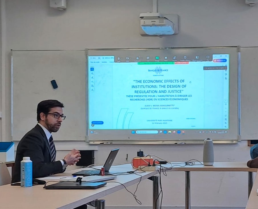 Muchas gracias a mi director Eric Langlais y al jurado, <a href="/GDomenechP/">Gabriel Doménech</a>, Giuseppe Di Vita, Nuno Garoupa <a href="/NGaroupa/">Nuno Garoupa</a> y Jean-Charles Bricongne. Muchas gracias a mi familia (mis padres, Santi, Javi, Mercedes) por acompañarme en el proceso. (2/3)