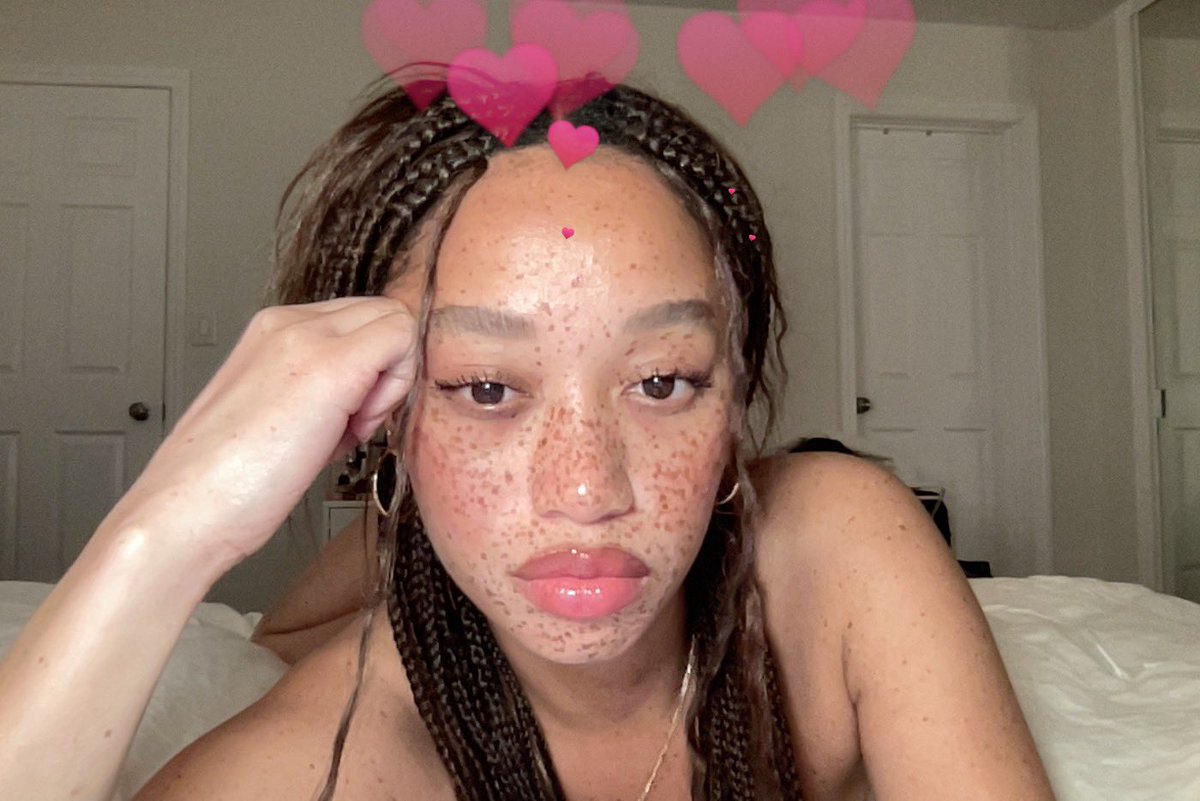 salemmitchell's tweet photo. happy valentine’s day!!! https://t.co/WE785kcGaL