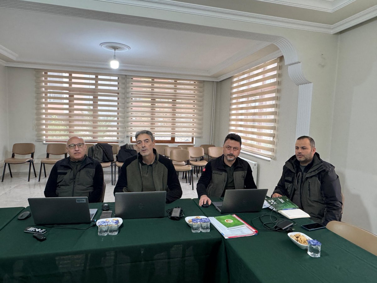 Planlama Şube Müdürümüz Fatih Deniz KILIÇ ile Silvikültür Şube Müdürümüz Özkan GÜNEŞ tarafından düzenlenen ve 295 sayılı Orman Amenajman Planlarının Uygulanmasına Ait Usul ve Esaslar tebliği konusunun ele alındığı eğitimler,İşletme Şeflerinin katılımıyla düzenlendi.